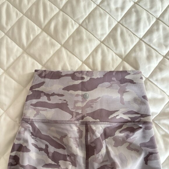 Lululemon Wunder Under High Rise 7/8 Ankle Leggings Womens Size 2 Purple Camo - Picture 8 of 8